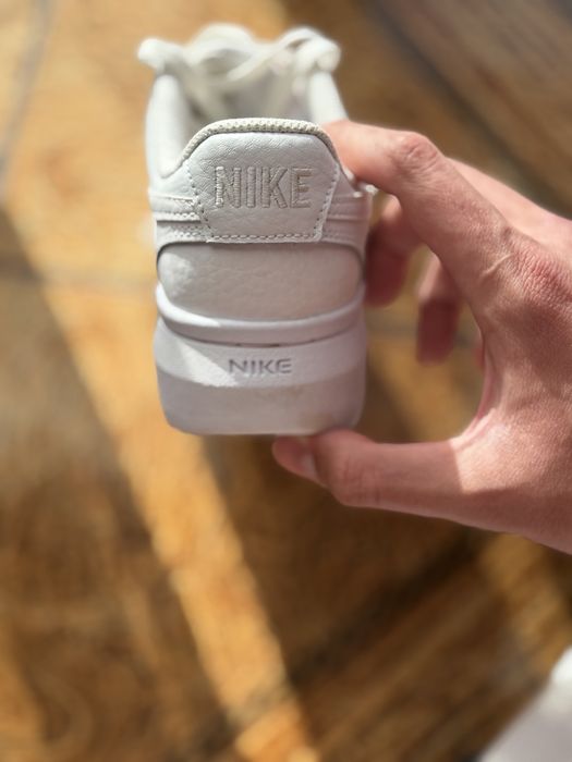 Adidasi nike femei (noi)