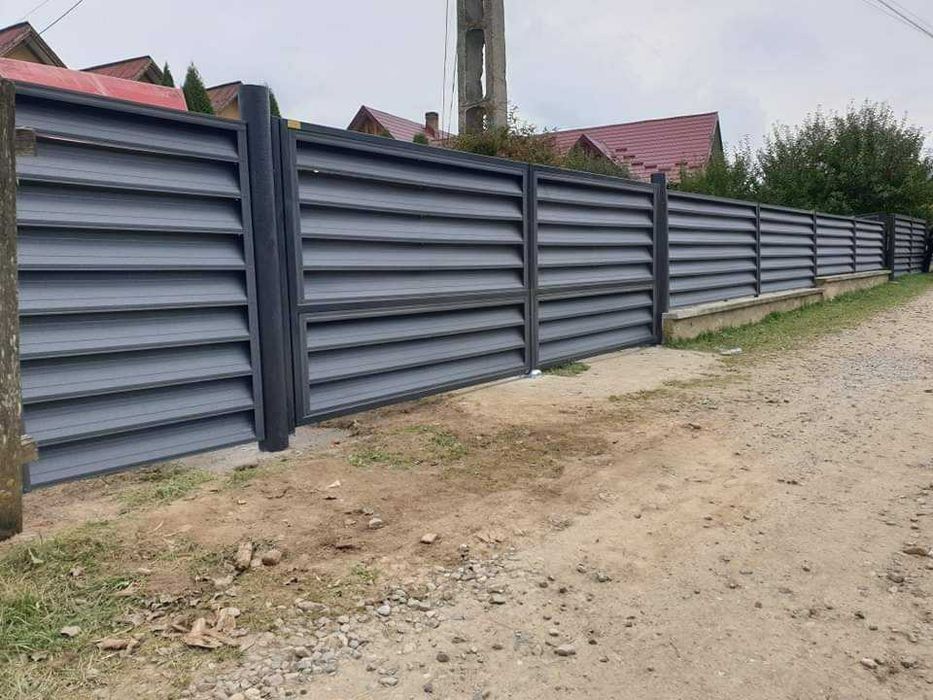 Garduri si porti din sipca metalica, panouri stil jaluzele, tabla cutata, plasa bordurata si alte modele