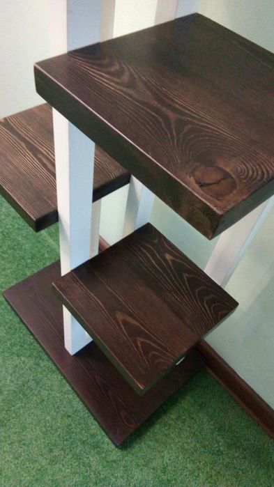 Напольная подставка для цветов.