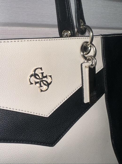 Дамска чанта Guess (оригинална)