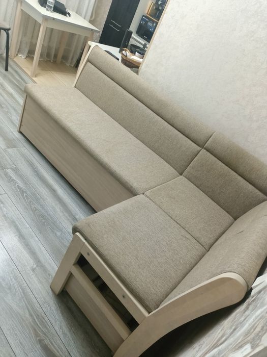 Продам диван для кухни б/у раскладной.