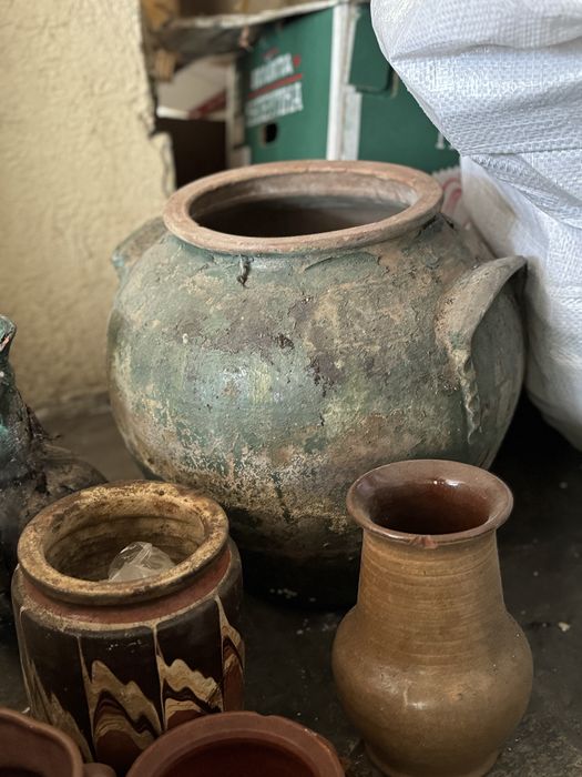 Ретро делви, бъклица, кашпи и бардуци