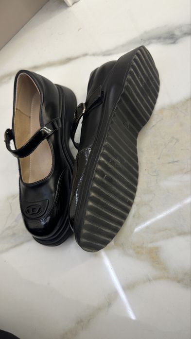 Обувь школьная продаю