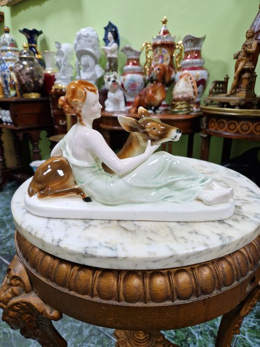 Стара уникална антикварна порцеланова фигура композиция