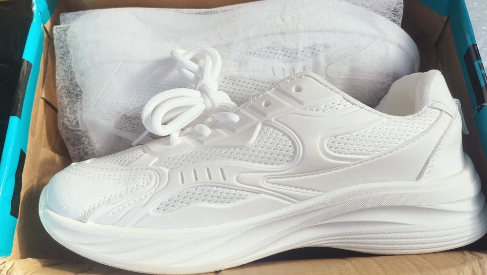 Кросовки белые, новые.38р.