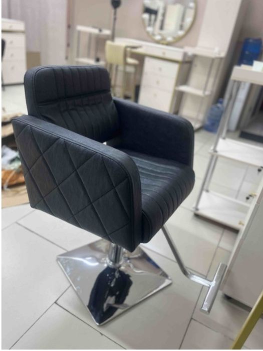 Кресло парикмахерское продаю