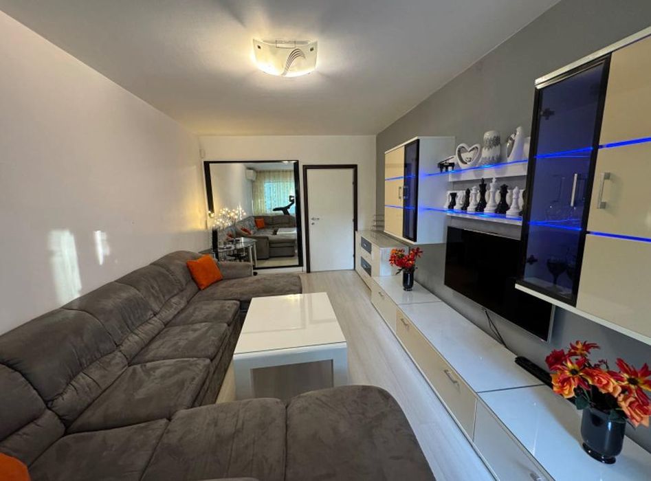 Дава се под наем Тристаен апартамент в София, Младост 1 - 78 кв.м за 999 € - Снимка #1