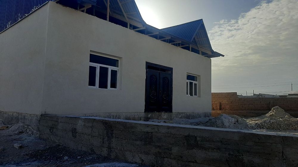 Коробка холатида ховли сотилади