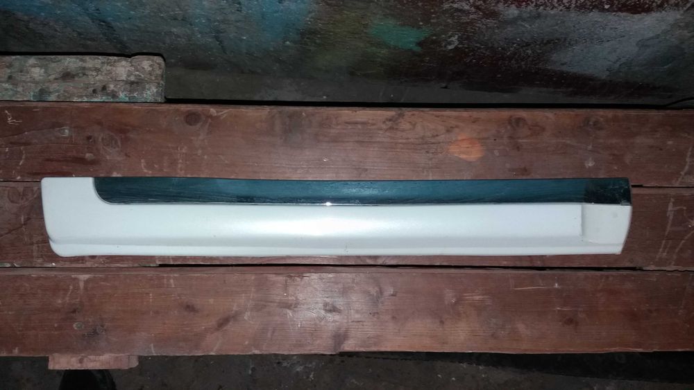 Продам комплект молдингов  на LC Prado