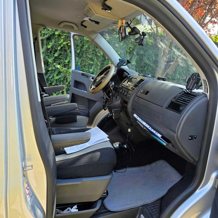Vând Volkswagen T5 Carawelle 2011 automatic 180cp