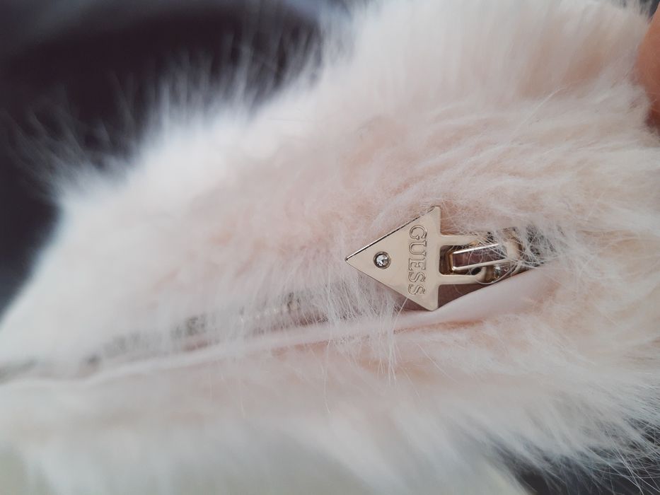 Дамска (ръчна) чантичка Guess