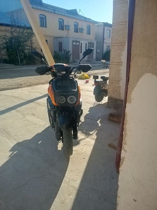 Зудлик Билан сотилади танк скутери  10000 км юриган