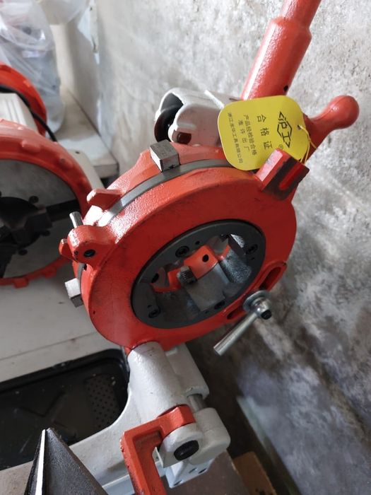 Резьбонарезной станок для труб диаметром до 65 мм