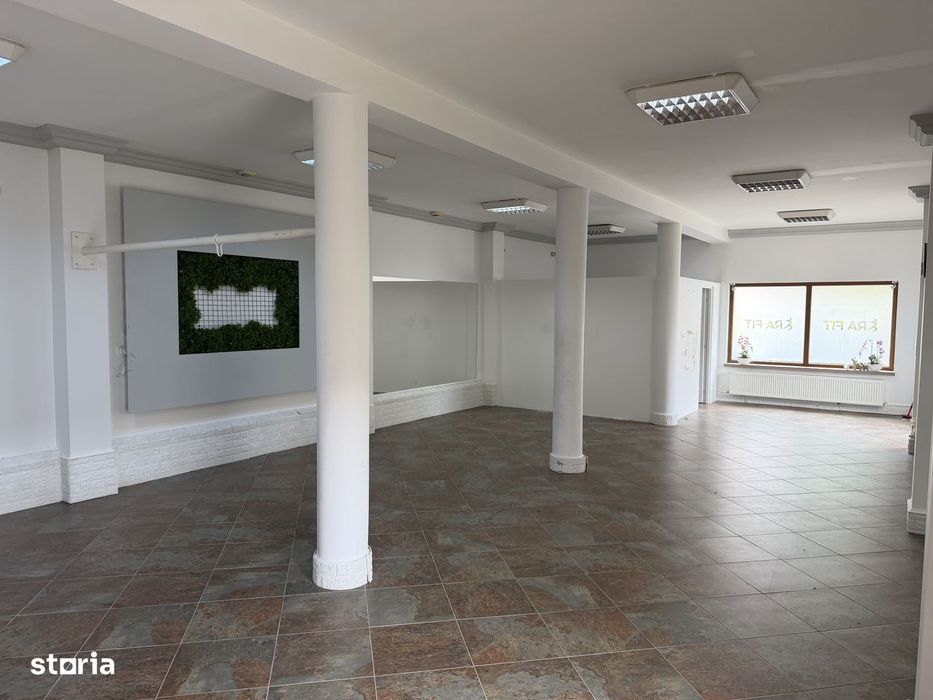 Casă de vânzare + Spațiu Comercial | 220 mp utili | curte 555 mp |