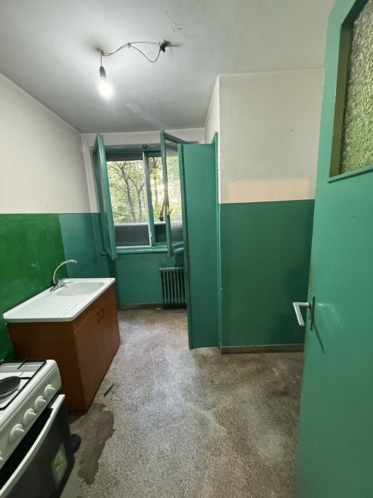 Apartament 2 camere, parter — cu acces la grădina din spatele blocului | Republicii / Ploiești Nord 43,5 mp utili | semidecomandat | parter