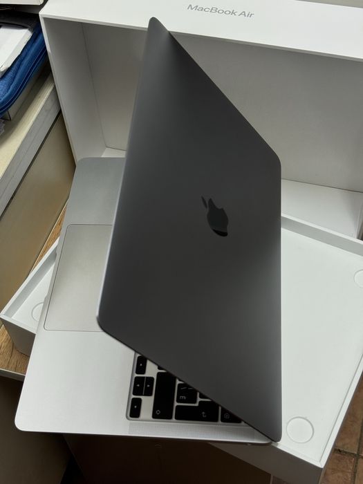  Macbook Air M1 2020 в отличном сост.