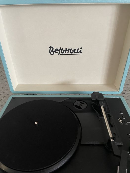 «Верный» проигрыватель виниловых пластинок