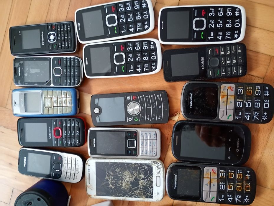 Se dau doar toate 15 buc telefoane unele sunt funcționale fără incarcatoare cum se vede toate la 500lei fix nu schimb
