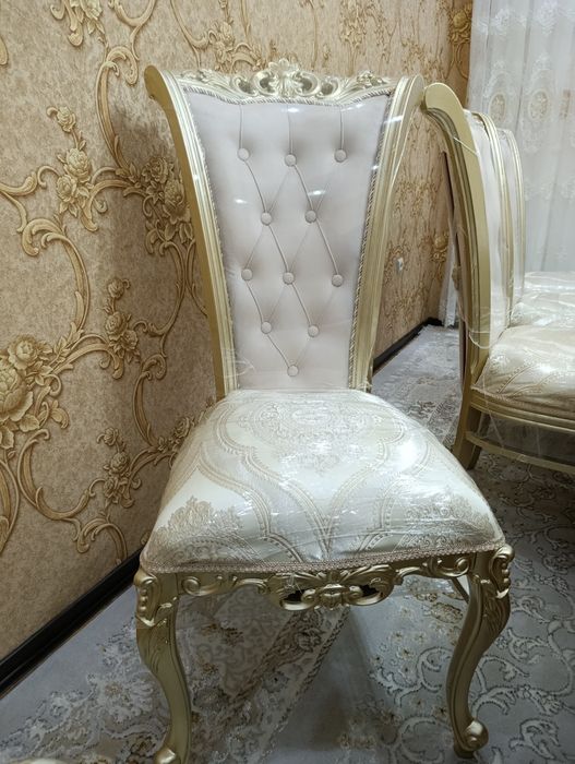 Stol stul 12 talik yongʻoqdan baquvvat hali yangi ishlatilmagan