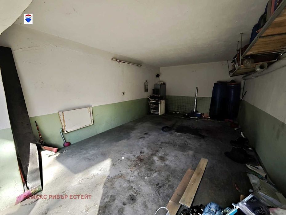 Гараж с ток за продажба кв. Дружба 3