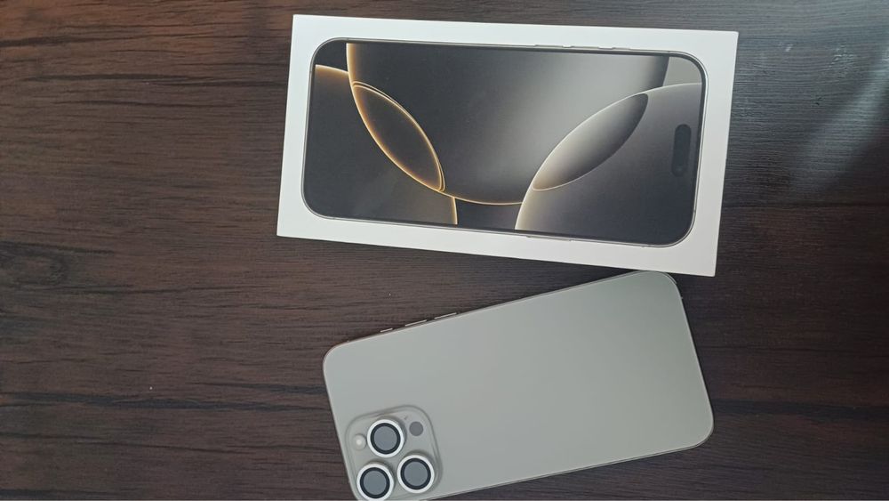 iPhone 16pro max 256гб практически новый