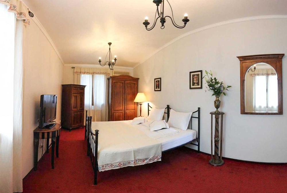 proprietar inchiriez vila sector 1