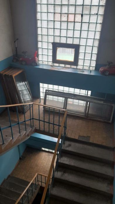 окна в деревянной рамке