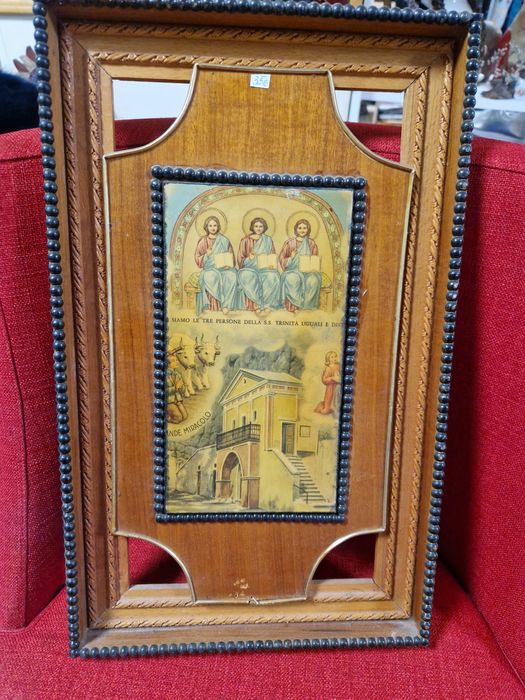 Сувенири и картини дърво