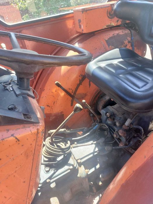 Tractor universal 445-v