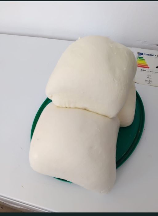 Vând brânză de vacă proaspătă și veche