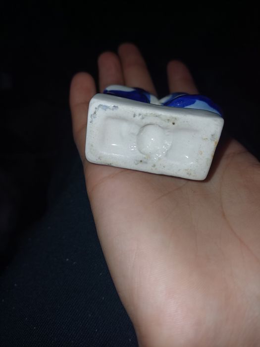 Порцеланова фигурка целувка
Размер: 7см./7.5 см.