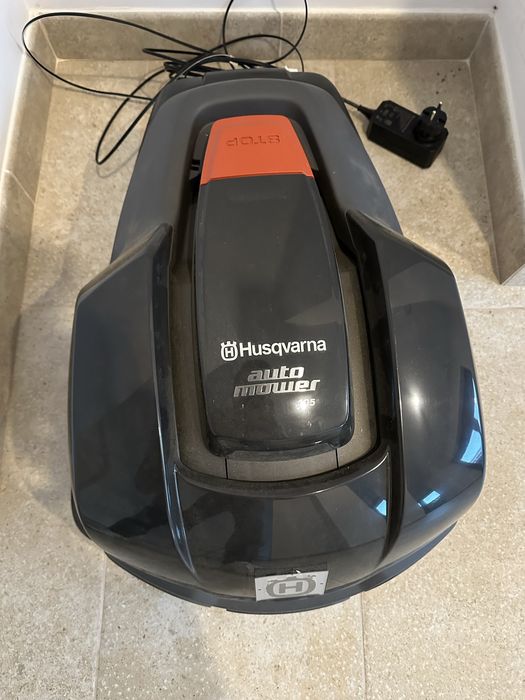 Robot tuns iarba: Husqvarna Automower 105 + kit instalare