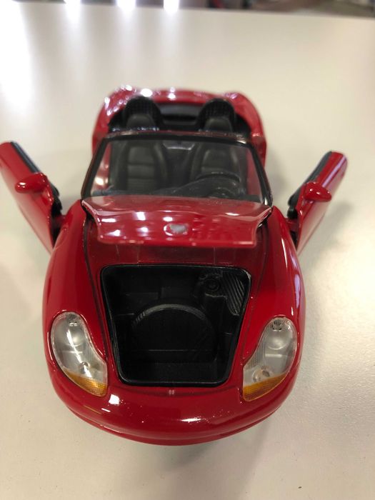 Метална колекционерска количка PORSCHE BOXTER 1996г.1:24 НОВА