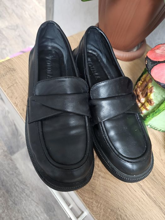 Продам женские лоферы.