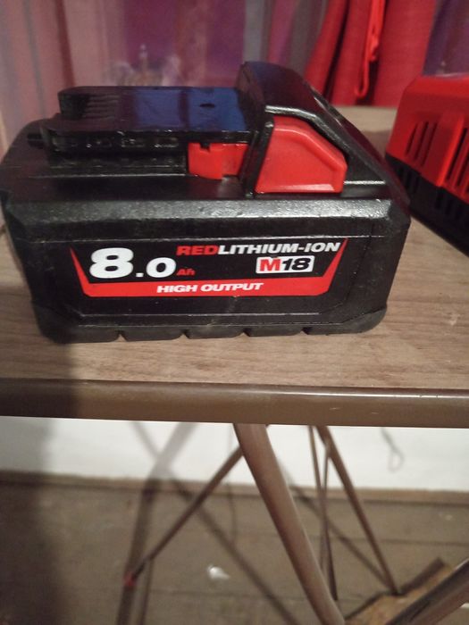 Vând baterie Milwaukee M18 de 8 amperi