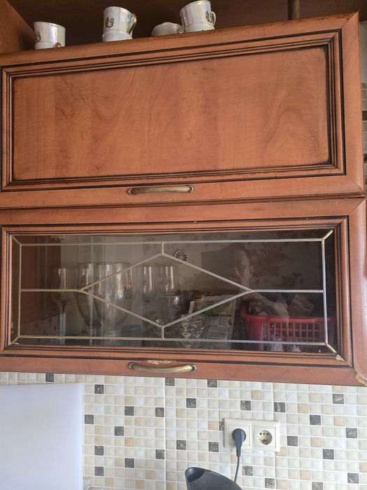 Продам кухонный гарнитур со всеми  оборудованием.