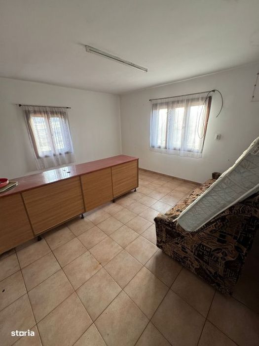 Doua case pe acelasi teren, 180 mp utili, 25 ari, Șindresti
