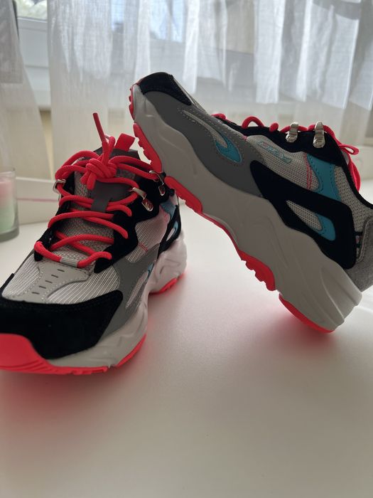 Нови, спортни обувки Fila, 35 номер