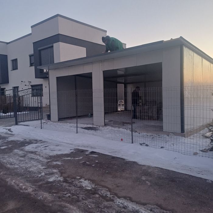 Vand garaj auto pe structura metalica