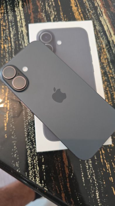 Продавам iphone 17 black 256 gb чисто нов
