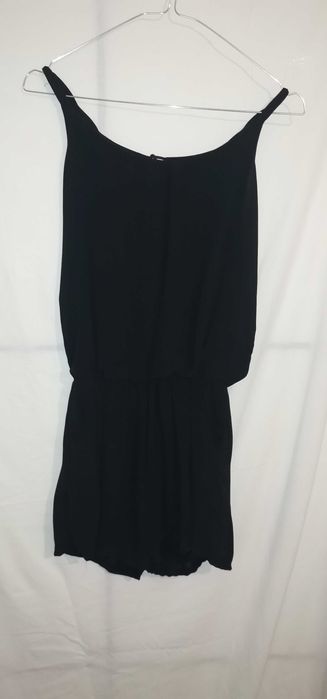 Черна рокля и черен гащеризон