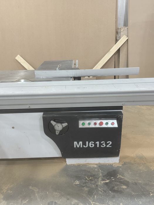 Распиловочный станок для мебель