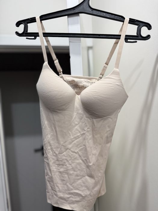 Майка со встроенным бра uniqlo