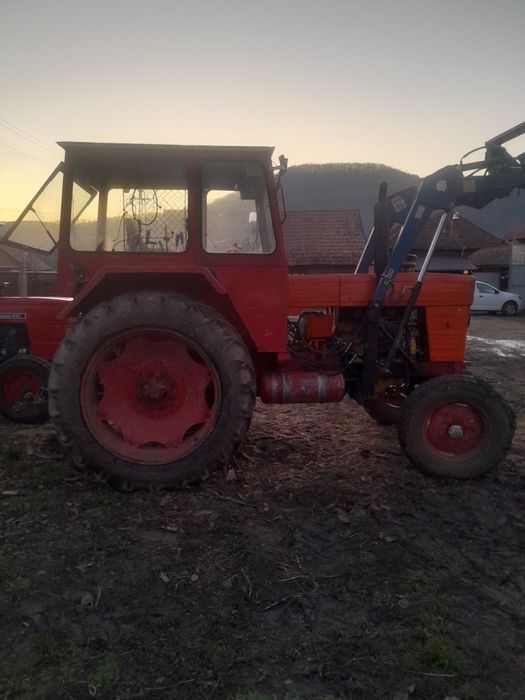 Vând tractor u650 cu incarcator