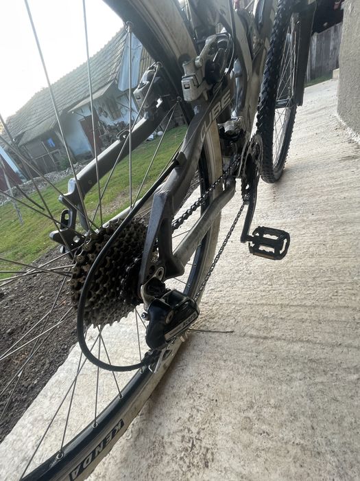 Se vinde bicicleta Cube