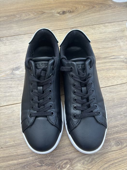 Дамски сникърси ,,Guess’’