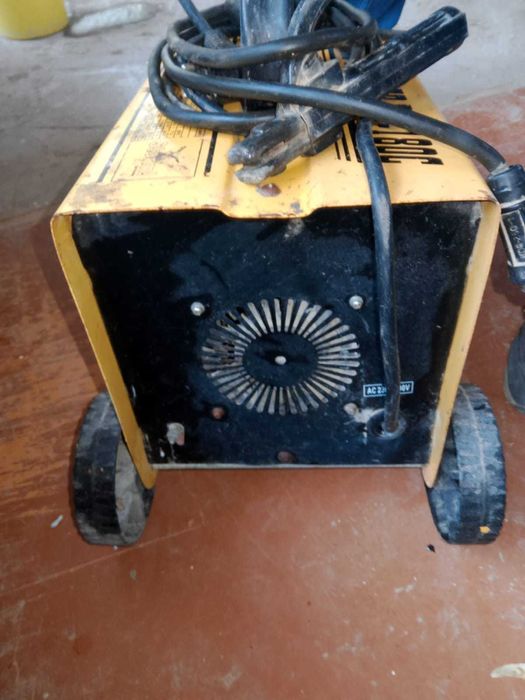 Продаются-Сварочный аппарат трансформатор отличном рабочем состоянии+