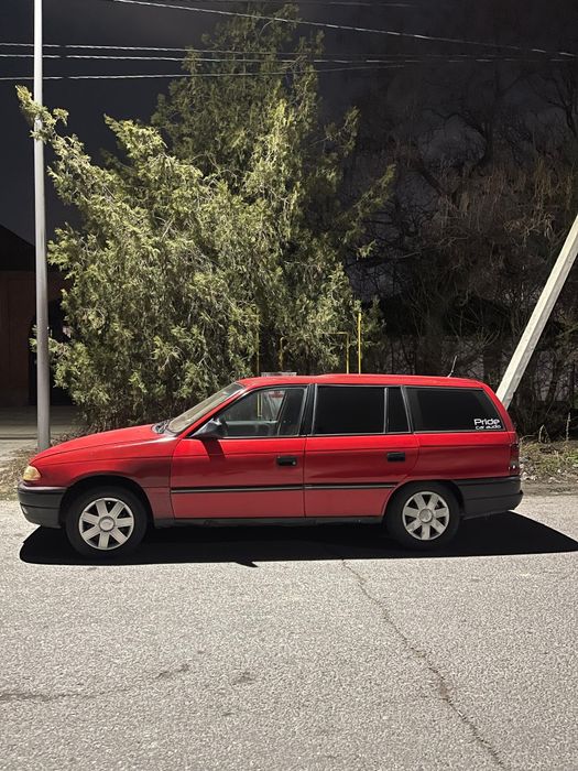 Опел Астра универсал