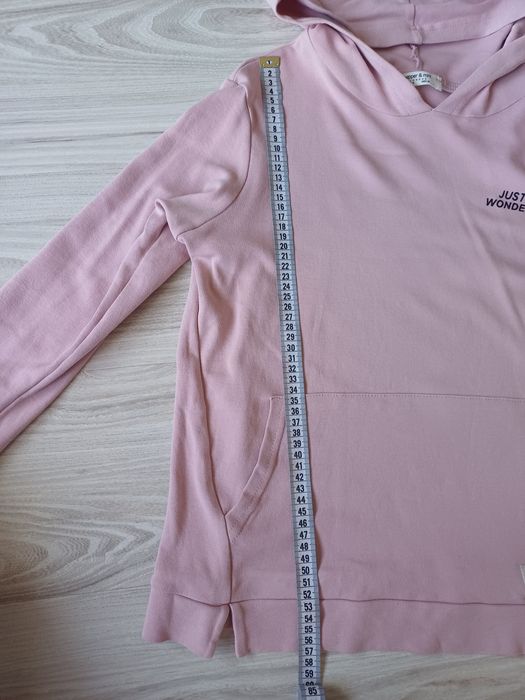 Продавам дамски суитчър