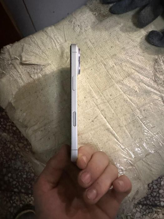 Айфон 17 белый .